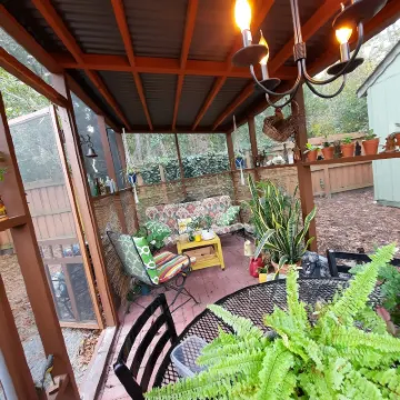 The Artist's Cottage is the ideal home away from home!