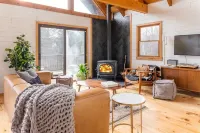 Cozy Catskills Chalet Hotels in Callicoon