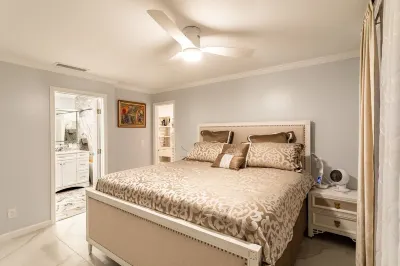 Boynton Beach Renovated House in Safest Area with Screened Pool & EV charger 메리 브랜던 공원 주변 호텔