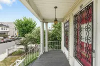 Charming New England style apartment 6 mi to downtown Boston, 4 mi to airport
