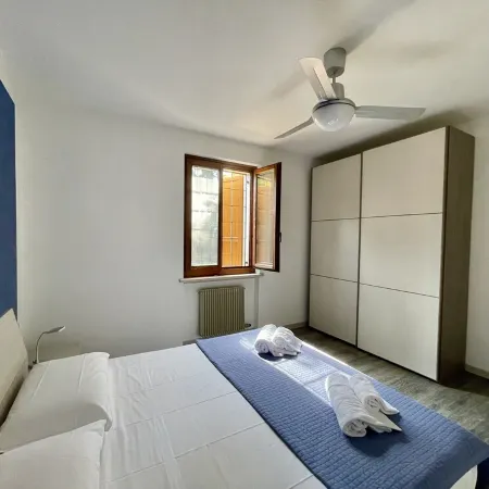 PANORAMIC APARTMENT SITUATED IN THE TOWN CENTER WITH LAKE VIEW