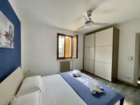 PANORAMIC APARTMENT SITUATED IN THE TOWN CENTER WITH LAKE VIEW