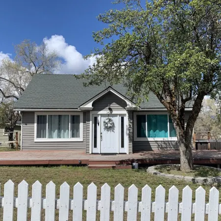 Whitetail cottage! 🦌 Spacious home with game room. Near OIT and SkyLakes.