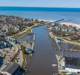 Ideal for couples with a central location steps from everything!