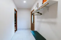 Cozy craftsman studio with luxury bathroom and everything you will need!