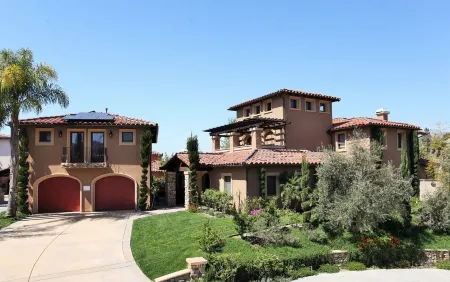 Boutique Luxury in Upscale Area with Private Entry & Bath, Villa B