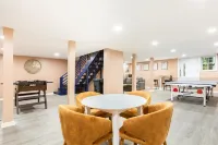 Gather in This Spacious Home with Games and a Fire Pit - Perfect for Families