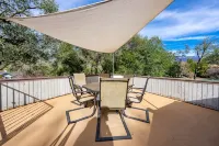 Next to Sequoia National Park Entrance and Pet Friendly!