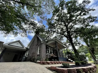 The Dawson — Charming & Quiet. Close to Downtown, Hiking and Biking