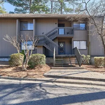 Golf front condo, walk to the Cradle, driving range, 91st hole or pro shop.