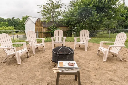 Fun 3 Bedroom Home with Gameroom near Ark!!
