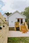Canal front, Modern Tiny House! Bike to Beach!