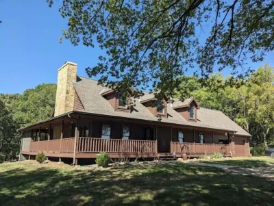 Calming Cabin near Perry Lake Hotels near Old Jefferson Town