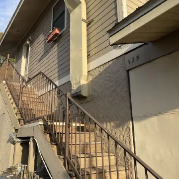 Kalua Lake Loft ! 1 Bedroom - 1.5 Bath Overlooking Lake Dora