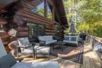 Hot Tub_Waterfront_King Beds_Fast WiFi_Cozy Log Cabin in Eagle River