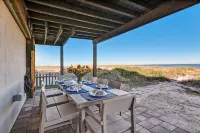 NEW: Oceanfront Luxury Home l Beachfront Deck, Patio l Hot/Cold Outdoor Shower