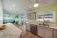 Beach Bungalow 2B/2B Private Pool/Spa, North End, Newly Renovated