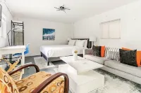 Pool House in The Center of Wilton Manors