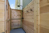 Private Beach House Retreat near Newport RK Middletown Square附近的飯店