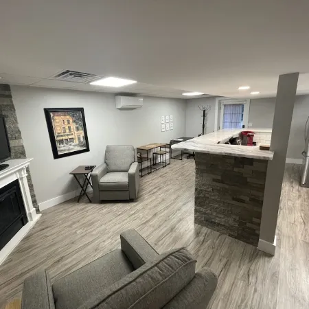 Modern, no street noise, central location!