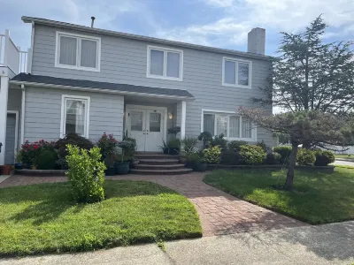 Beautiful house on Bayside with four bedroom and pool