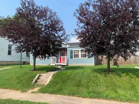 Little Blue Cottage on Spanish Отели рядом с достопримечательностью «Crisp Museum»