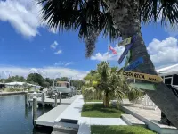 Beautiful Waterfront Home- Large Dock, Huge Patio, Very Close to the Springs!