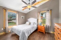 Panoramic Mountain Views/Roaming Elk/Fireplaces