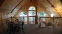 Spacious getaway nestled between two beautiful lakes!
