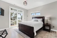 THE ULTIMATE 6 BEDROOM LAKEHOUSE