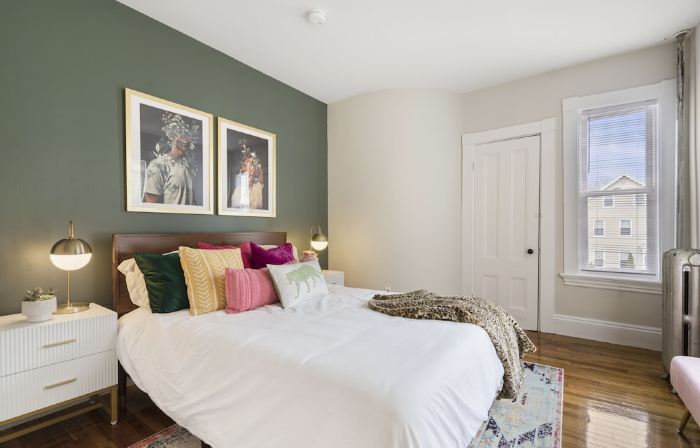 Artful Escape • Minutes to Salem, Beach and Train to Boston • Private Parking