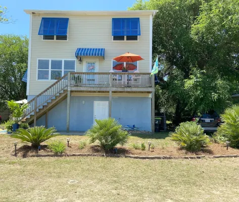 Oyster Shack by the Bay / 4 minutes to Morehead City Waterfront/Big Rock Landing Hotels in Morehead City