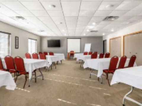 Country Inn & Suites by Radisson, Watertown, SD Hotels in Codington County