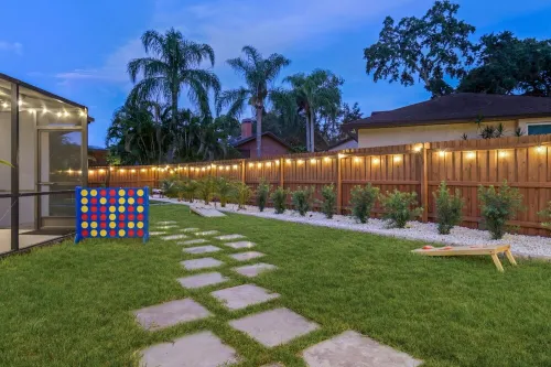 Backyard Games, Fire Pit, Heated Pool, Near Beach - 3 stjerner