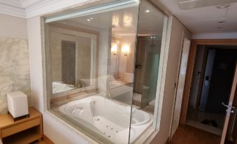 Pinegrove Hotel