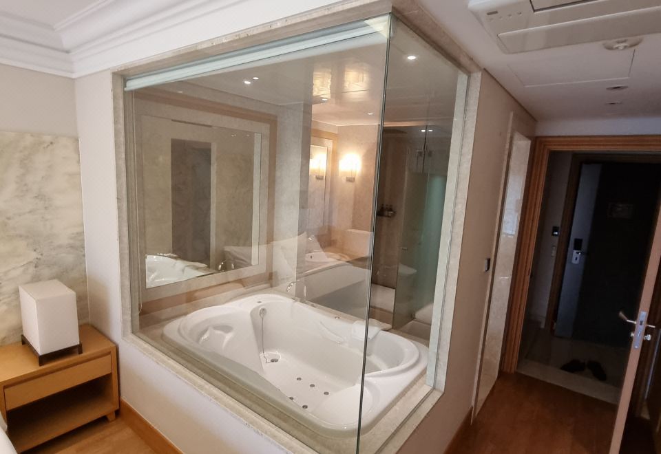 2. 호텔파인그로브..