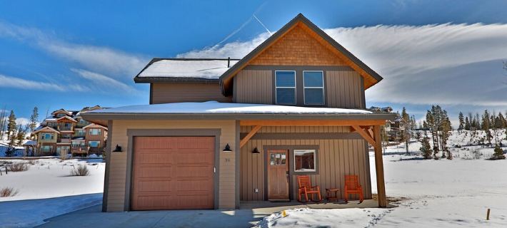 Have Fun/Relax in a Gorgeous Mountain Home, Well Equipped, Great Location Hotels in Fraser