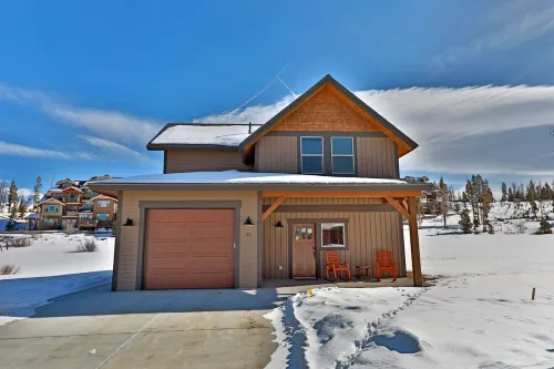 Have Fun/Relax in a Gorgeous Mountain Home, Well Equipped, Great Location