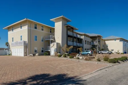 Little Bay Breeze ~ Fantastic First Floor Condo ~ Marina Club/Key Allegro