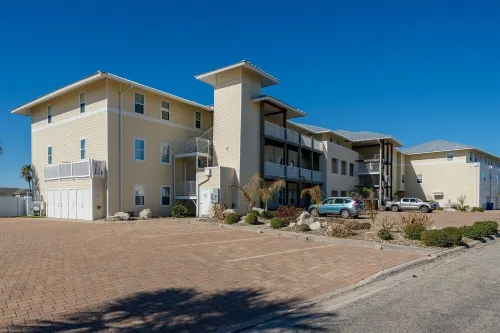 Little Bay Breeze ~ Fantastic First Floor Condo ~ Marina Club/Key Allegro