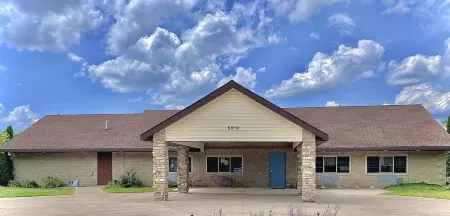 Spacious Open Concept Home on the Beautiful Rock River Отели в г. Лавс Парк