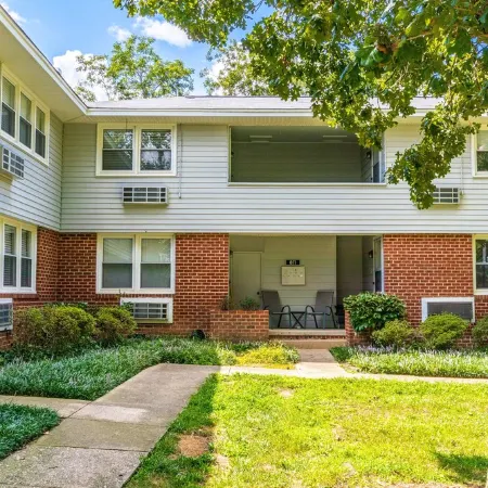 Comfortable and Quiet Condo near the Village and NC State