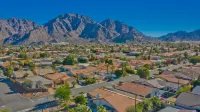 DESERT HOUSE- Pool, Mountain Views, Nr. Hiking Biking trails. 3BR-2Bath064535