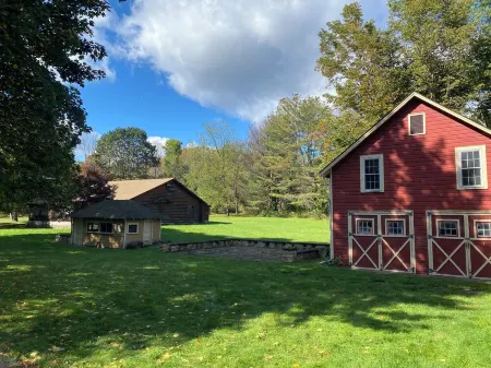 Hollykisshudsonvalley Fully Renovated Lodge- Private Guest Suite