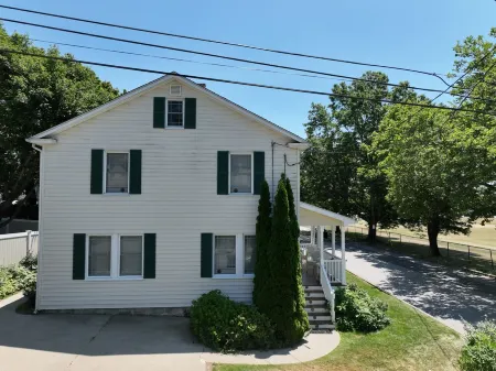 WATERFRONT VIEWS @ OCEAN BEACH GATE: 6 QUEEN 1 SOFA BED