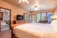 Large Luxury Home w/ Private Hot Tub / Garage