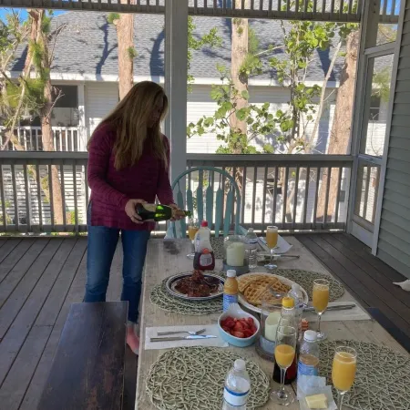 Beautiful Palm Island House! Walk2Beach. Pool, Spa, Kayaks, Bikes, Dock.Amazing!