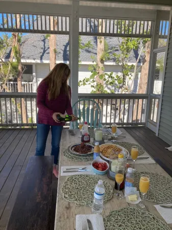 Beautiful Palm Island House! Walk2Beach. Pool, Spa, Kayaks, Bikes, Dock.Amazing!