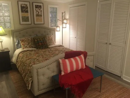 Super Clean luxury flat near the James River in park-like setting. 리치몬드 호텔