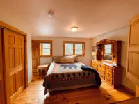 Huge Lakefront Cabin | Sleeps 12| King Bed| Dock| Ski Saddleback| Snowmobile|